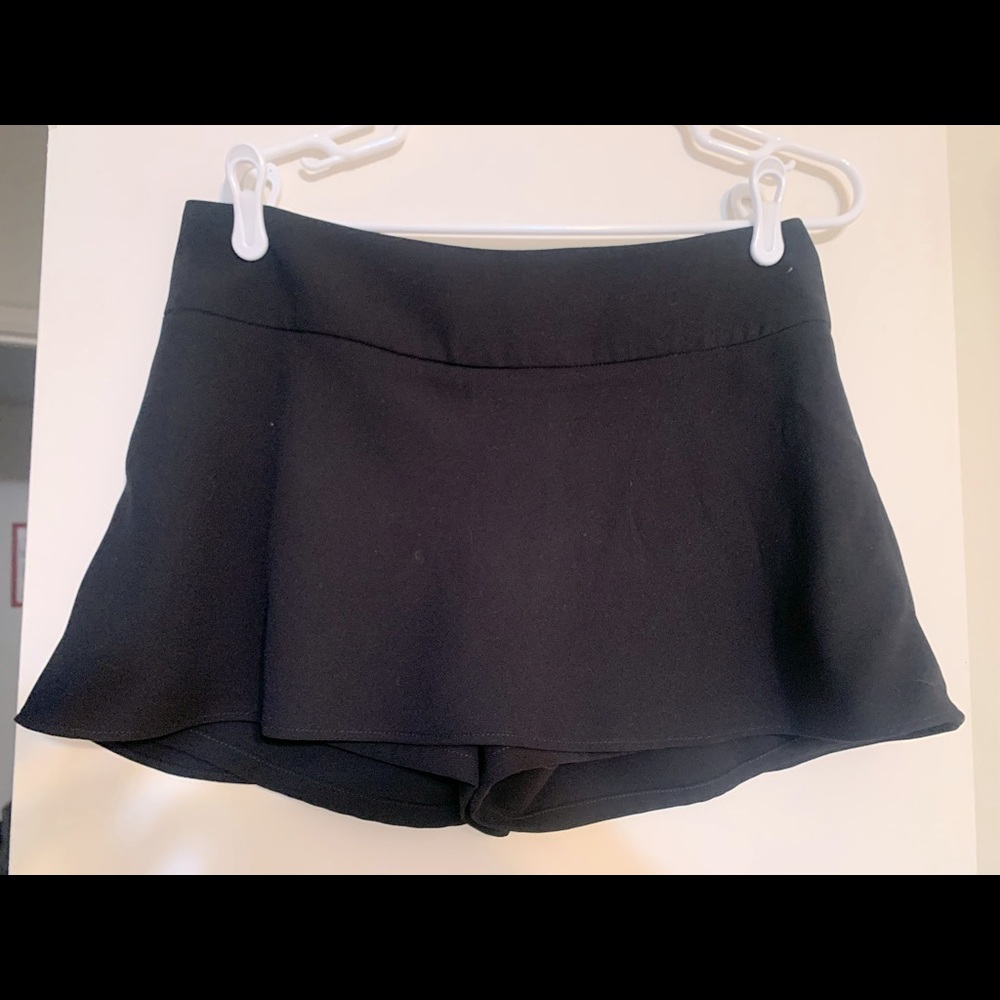 Express Skort lot